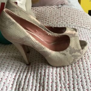 Vince camuto size 9